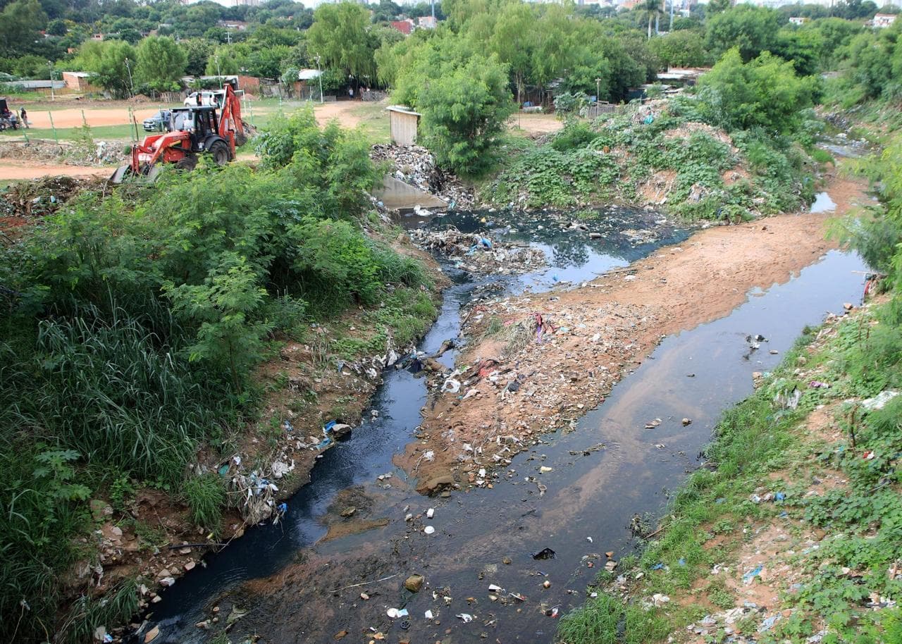 Canal contaminado en Asunción